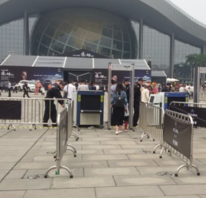 安檢門 高?？荚囃ㄟ^金屬檢測儀檢查反作弊 安檢必看